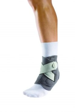 Mueller Adjust-to-Fit Ankle Stabilizer