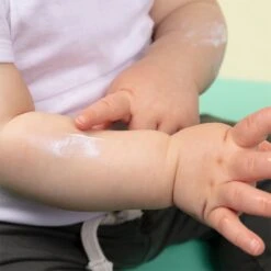 Naif Baby & Kids Sun Lotion SPF 50 -Produits De Santé naif baby kids sun lotion spf 50 creme solaire sans parfum 2